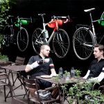 Posé ou suspendu … comment garer son vélo ?