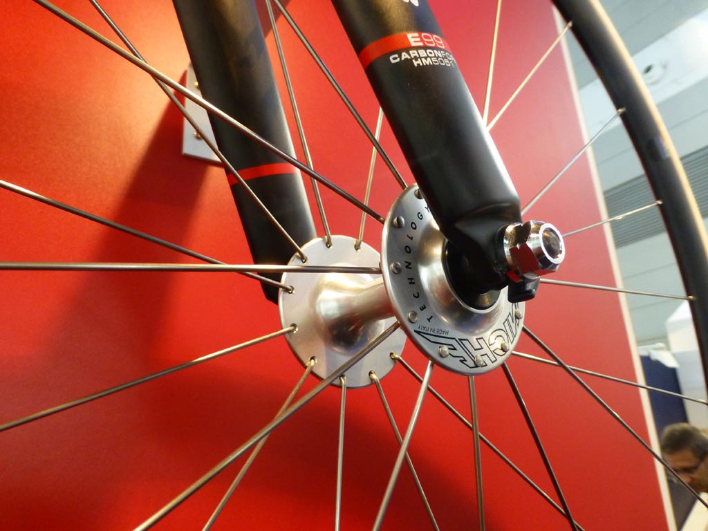 Les 5 meilleurs pneus vélo route été : optimiser son vélo