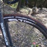 Pour rouler gravel : pneus Power Gravel de Michelin et roues Storm Michelin Power Gravel (crédit photo : Laurent BIGER)