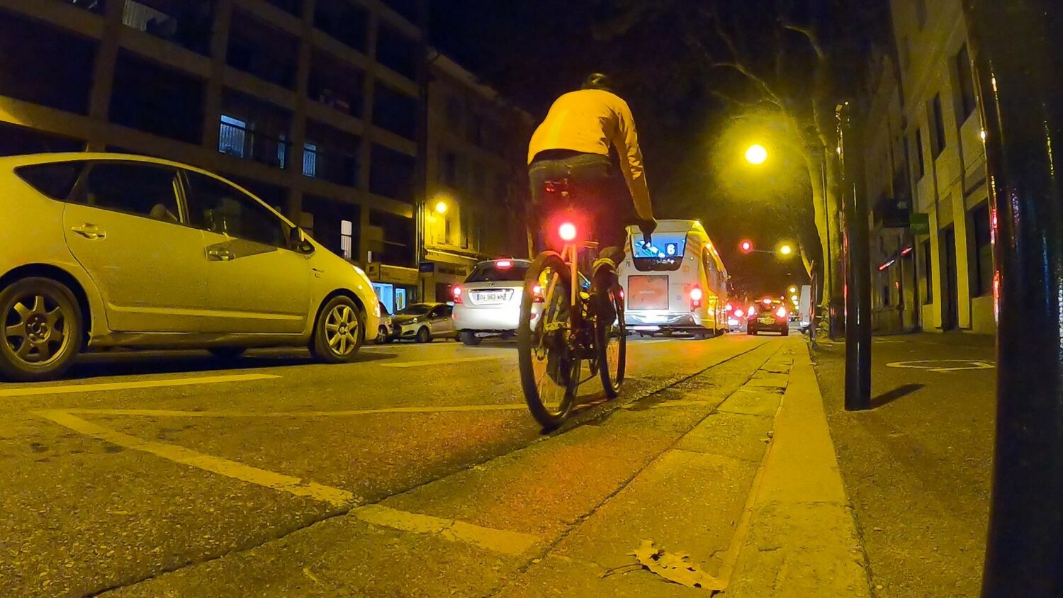 Bien s'équiper pour circuler à vélo la nuit