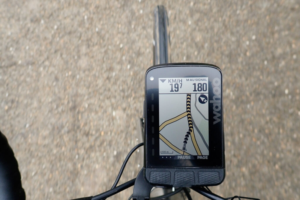 GPS Bike Computer Wahoo ELEMNT Roam 2 Road cycling aero mount map colors