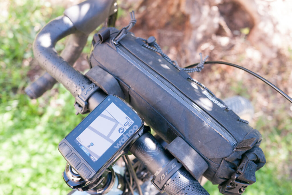 GPS Bike Computer Wahoo ELEMNT Roam 2 handlebar bag