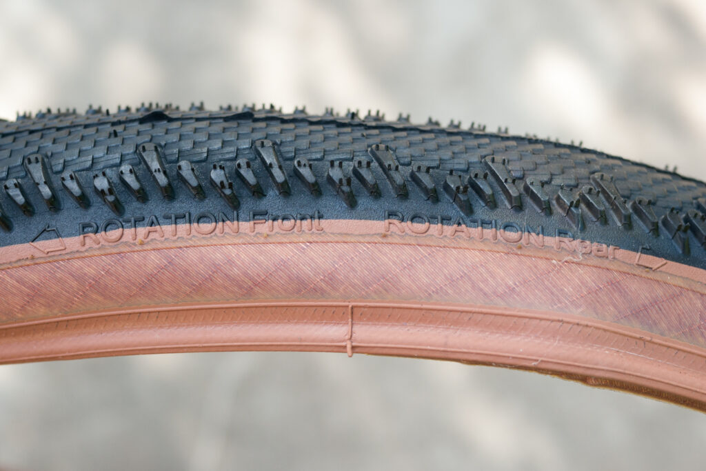 Semi slick gravel tyres tires cycling Scwalbe G-One RS 35mm semislick sense of rotation rear and front