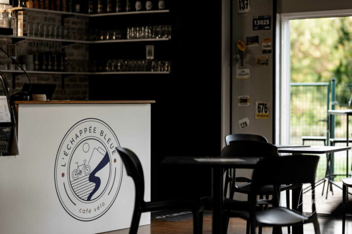 Un Café vélo qui vous fait voir la vie en bleu