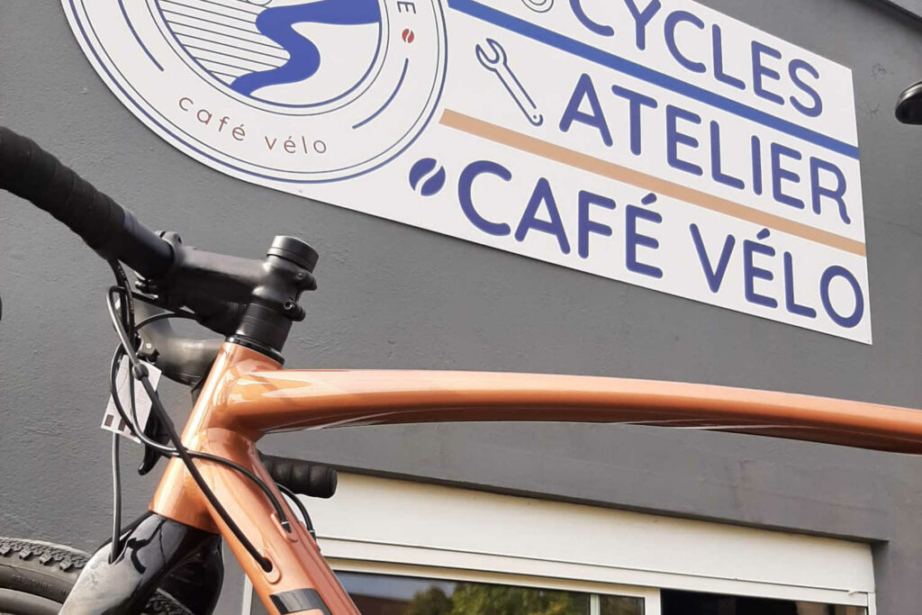 Un Café vélo qui vous fait voir la vie en bleu