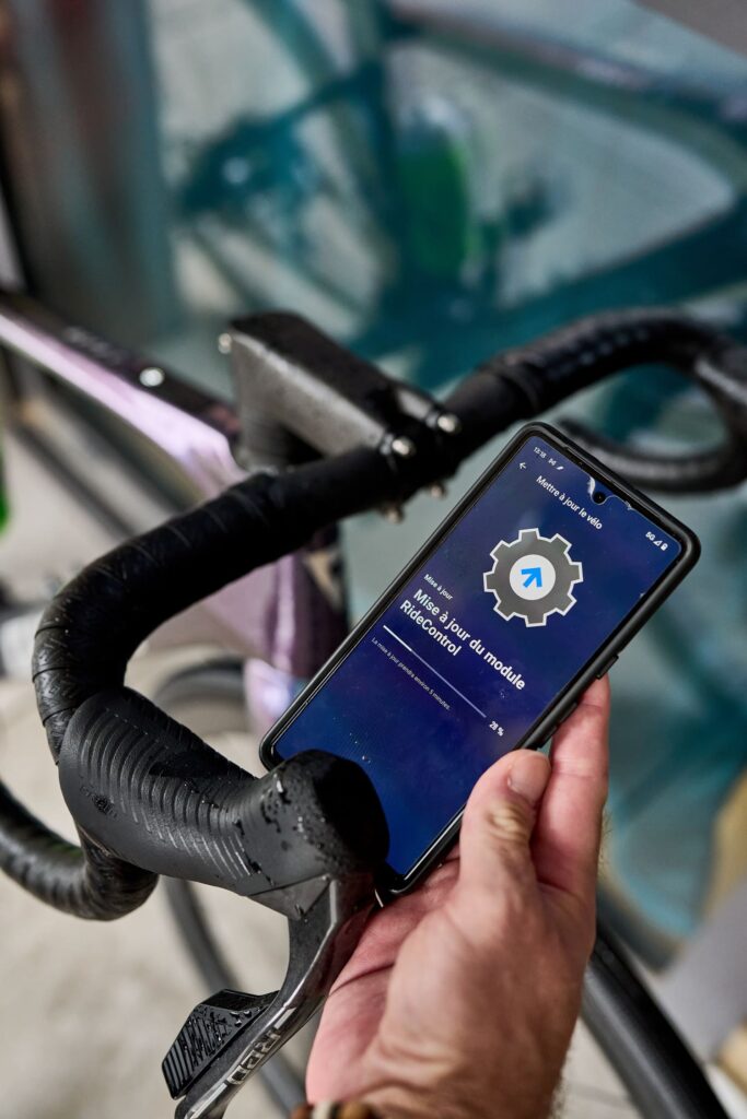 Connexion Bluetooth facile entre le Giant Defy Advanced et l'app Ride Control.