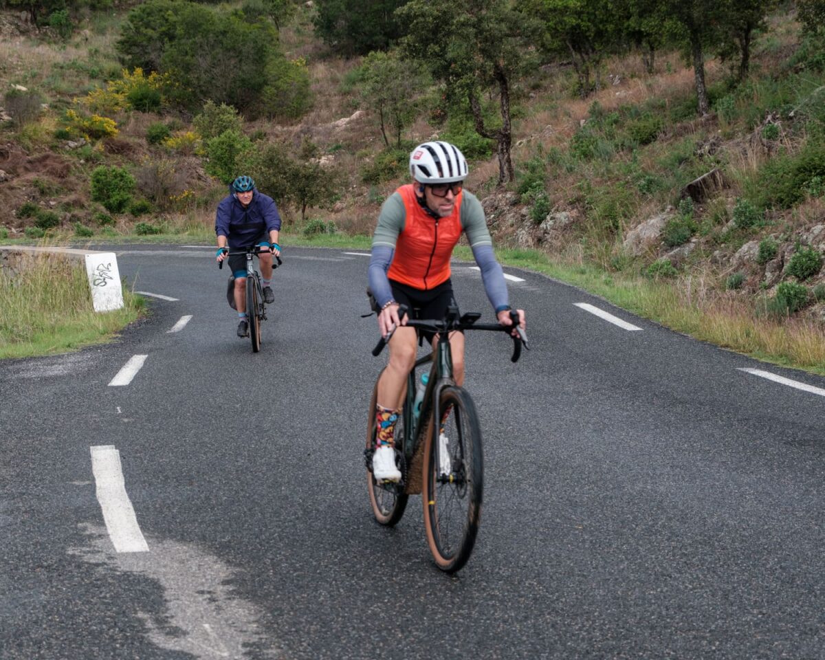 Rouler avec un gravel sur la route