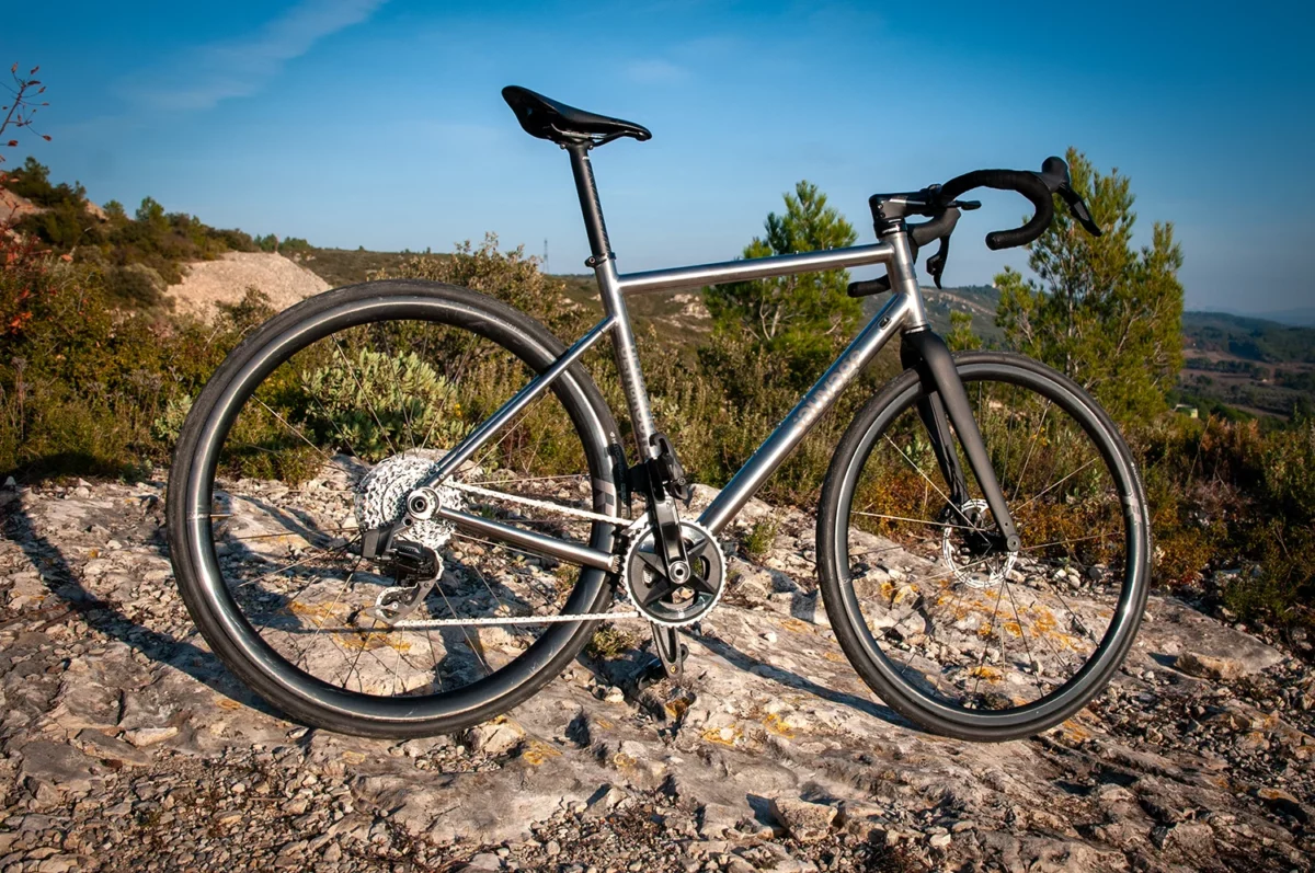 Sauvage Ultraroute vélo ultra-distance en titane