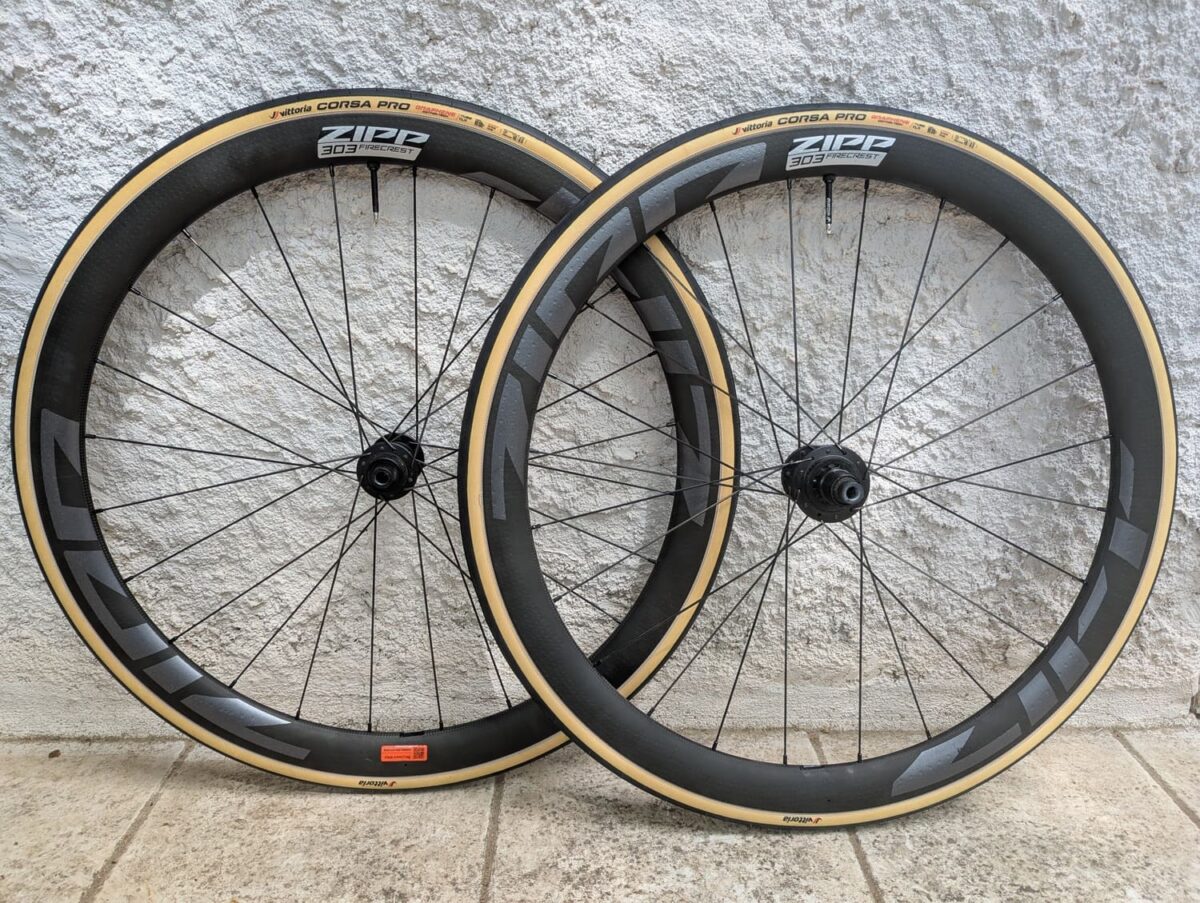 Roues carbone Zipp 303 Firecrest et pneus Vittoria Corsa Pro 29 mm