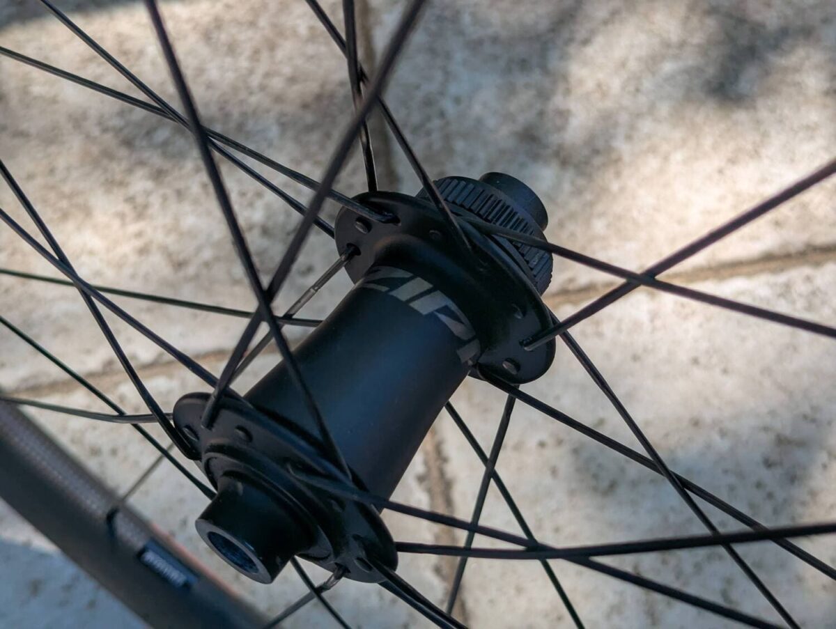 Roues carbone Zipp 303 Firecrest moyeu avant