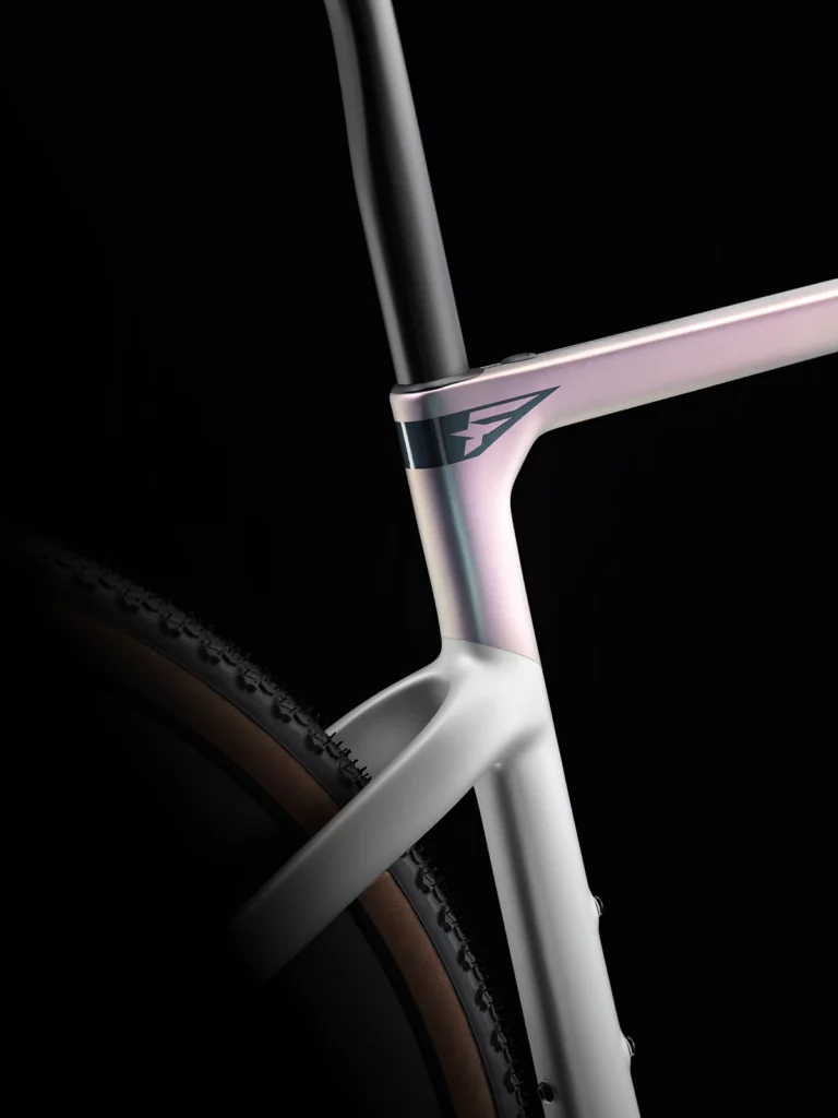 Nouveau Gravel Race Pinarello DOGMA GR - détail - Bike Café
