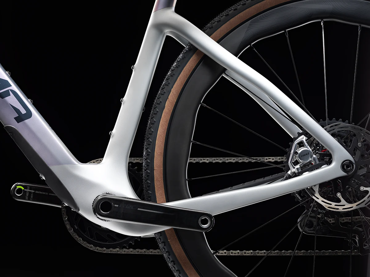 Nouveau Gravel Race Pinarello DOGMA GR - détail - Bike Café