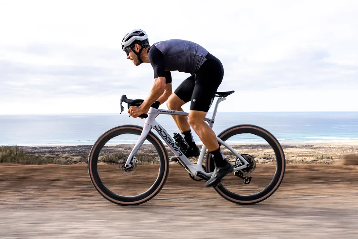 Nouveau Gravel Race Pinarello DOGMA GR - Bike Café