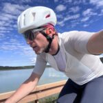 Tenue POC Cadence et casque Cytal au banc de test du Gravel Ultra Distance