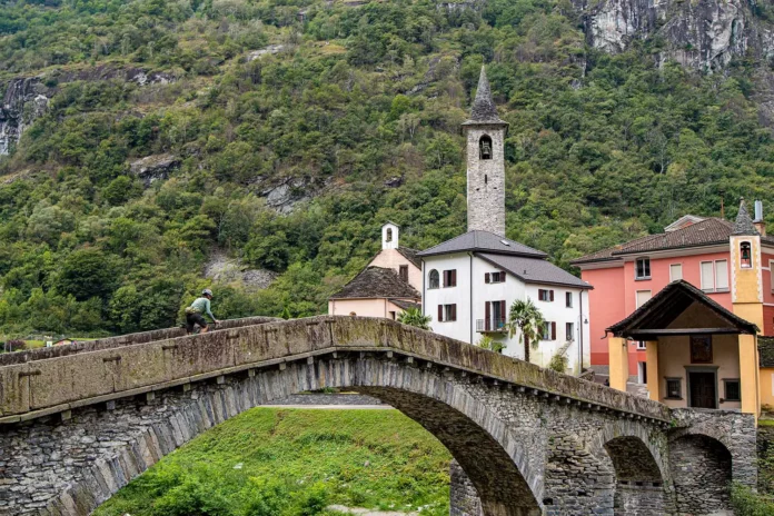 Gravel Tessin Bignasco la vallée secrète du Tessin