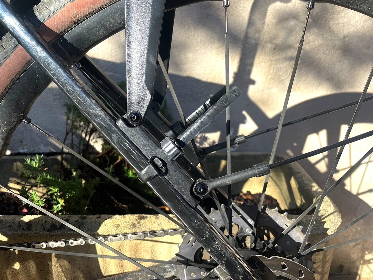 Garde-boue BBB DiscGuard : pose sur les haubans