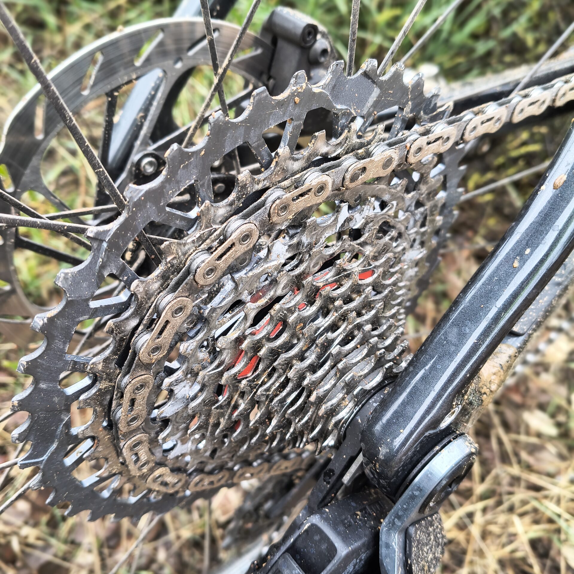 SRAM Rival Chaîne 12/13 Vitesses – 114 Maillons – Flattop, Chromée, Légère Et Silencieuse