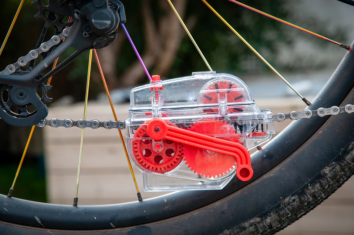 test de la Weldtite Chain Cleaning Machine en place sur la chaîne