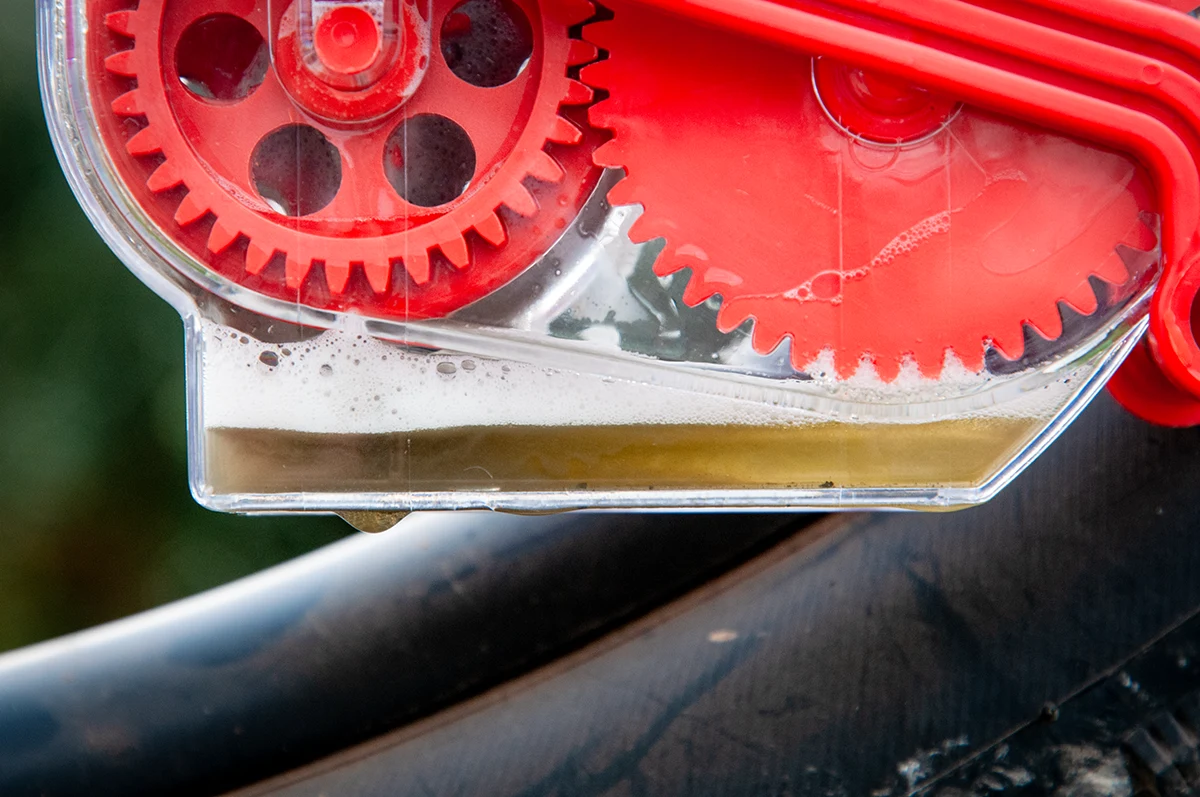 test de la Weldtite Chain Cleaning Machine citrus degreaser