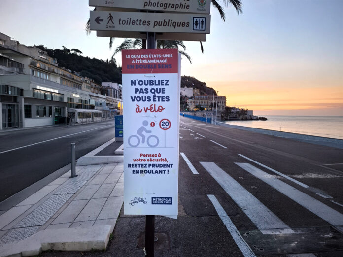 N_ouliez_pas_que_vous_tes__vlo N'oubliez pas que vous êtes à vélo