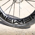 Plus hautes et plus larges, Newmen dévoile les roues gravel Streem G.62 roue gravel
