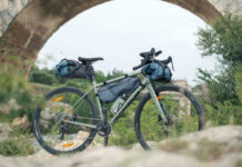 Bikepacking de l’été avec ces drôles de sacoches qui redessinent notre manière de voyager à vélo Bikepacking de l'été