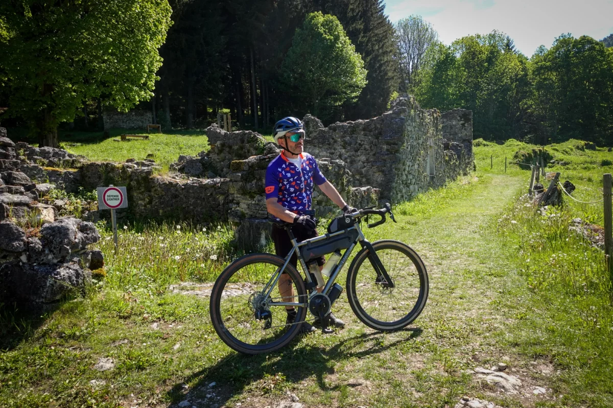 En gravel dans le hameau de Valchevrière