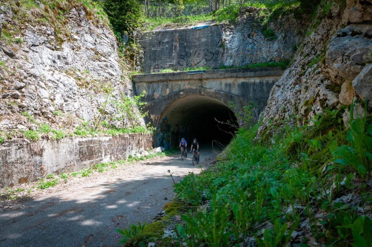 Tunnel du Mortier en gravel dans le Vercors