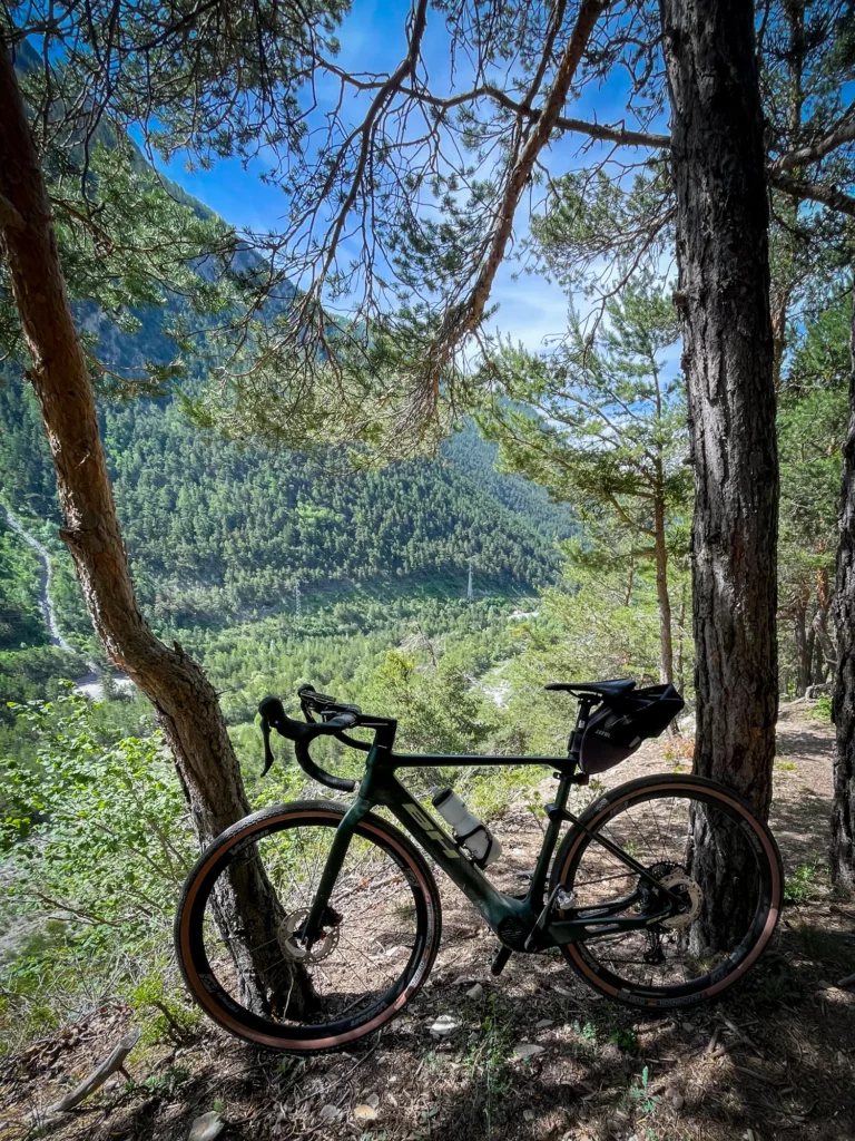 Le GravelX Carbon sur un GR dans l'Ubaye