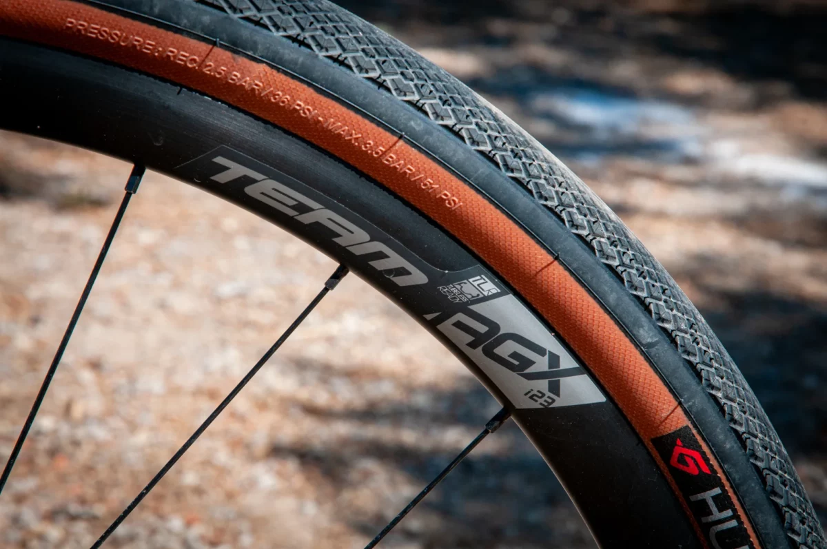 Le iGravelX Carbon est équipé de roues Vision Team AGX i23 en aluminium